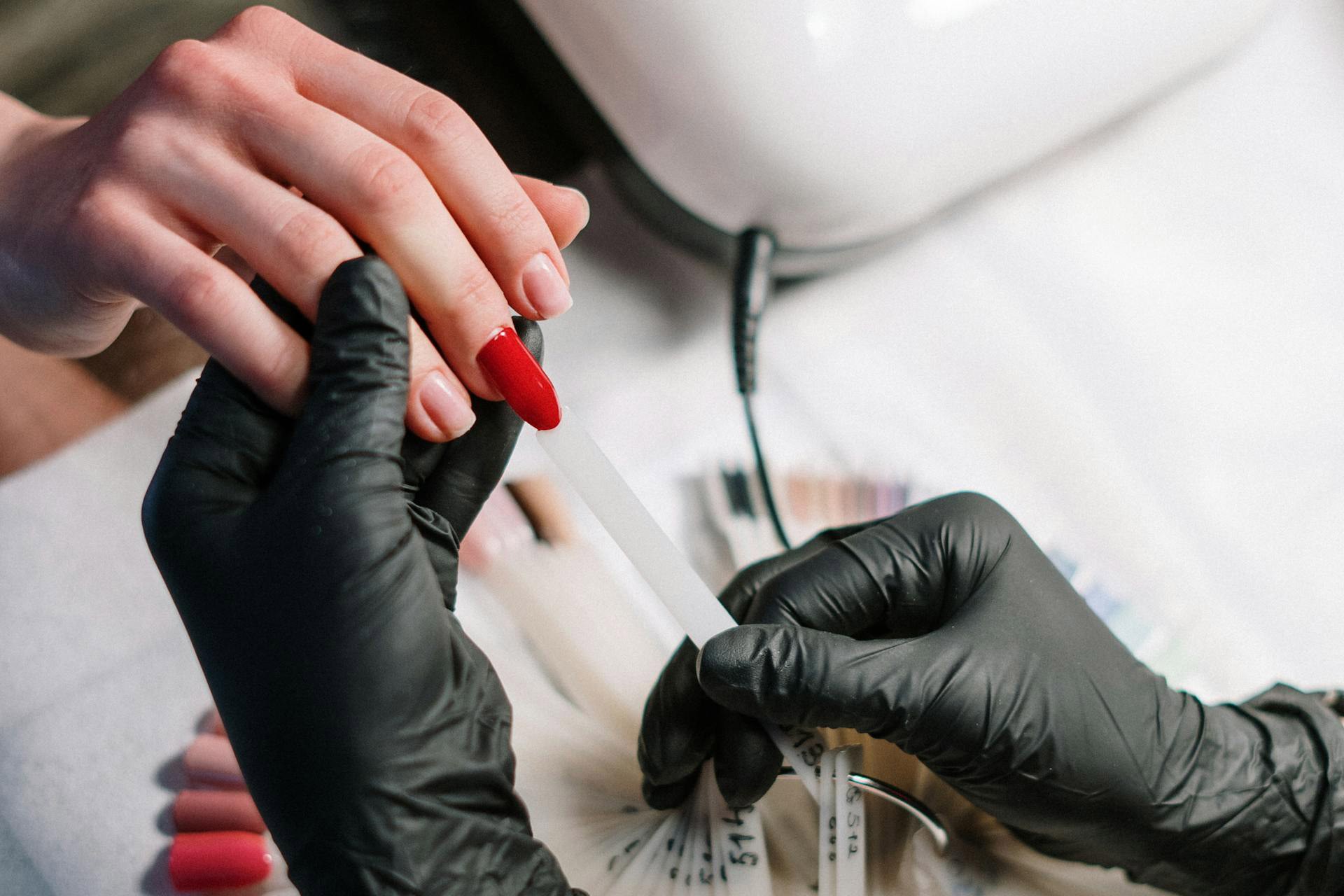 Técnico Acreditado de Uñas en Gel, Acrílico, Manicura y Pedicura